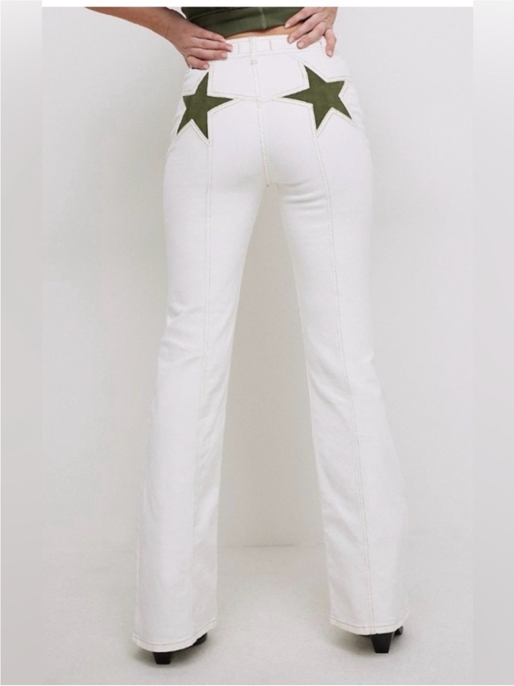 We the Free White Women’s Jeans with Olive Star Back Patch - Picture 3 of 7